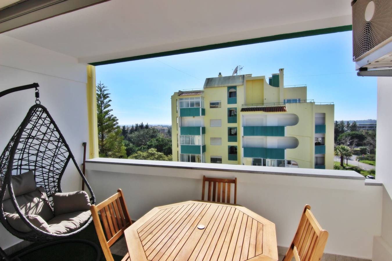 Apartamento inteiro, Apartamento de férias para 6 pessoas com varanda in Vilamoura, Quarteira