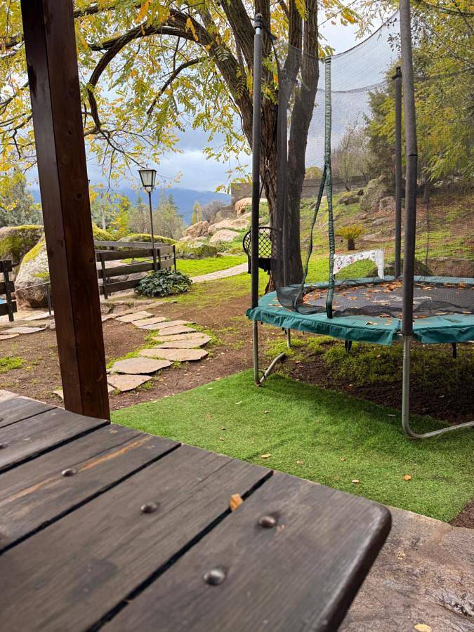 Location de vacances pour 12 personnes, avec piscine ainsi que vue et jardin, animaux acceptés à El Barraco - 3