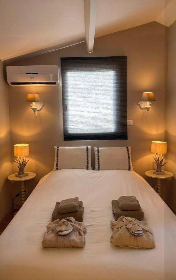 Gîte pour 8 personnes, avec piscine ainsi que jardin et jacuzzi à Sabran - 4