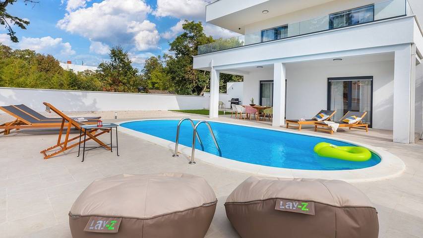 Villa pour 8 personnes, avec terrasse ainsi que piscine et jardin à Barbariga - 4