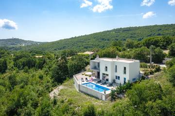 Villa für 6 Personen, mit Terrasse und Pool in Labin