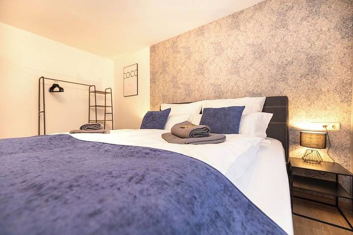 Ganze Wohnung, Luxx Home Bc, Zentral - für 4 Personen-Balkon-Parken-voll ausgestattete Küche in Biberach an der Riß, Landkreis Biberach