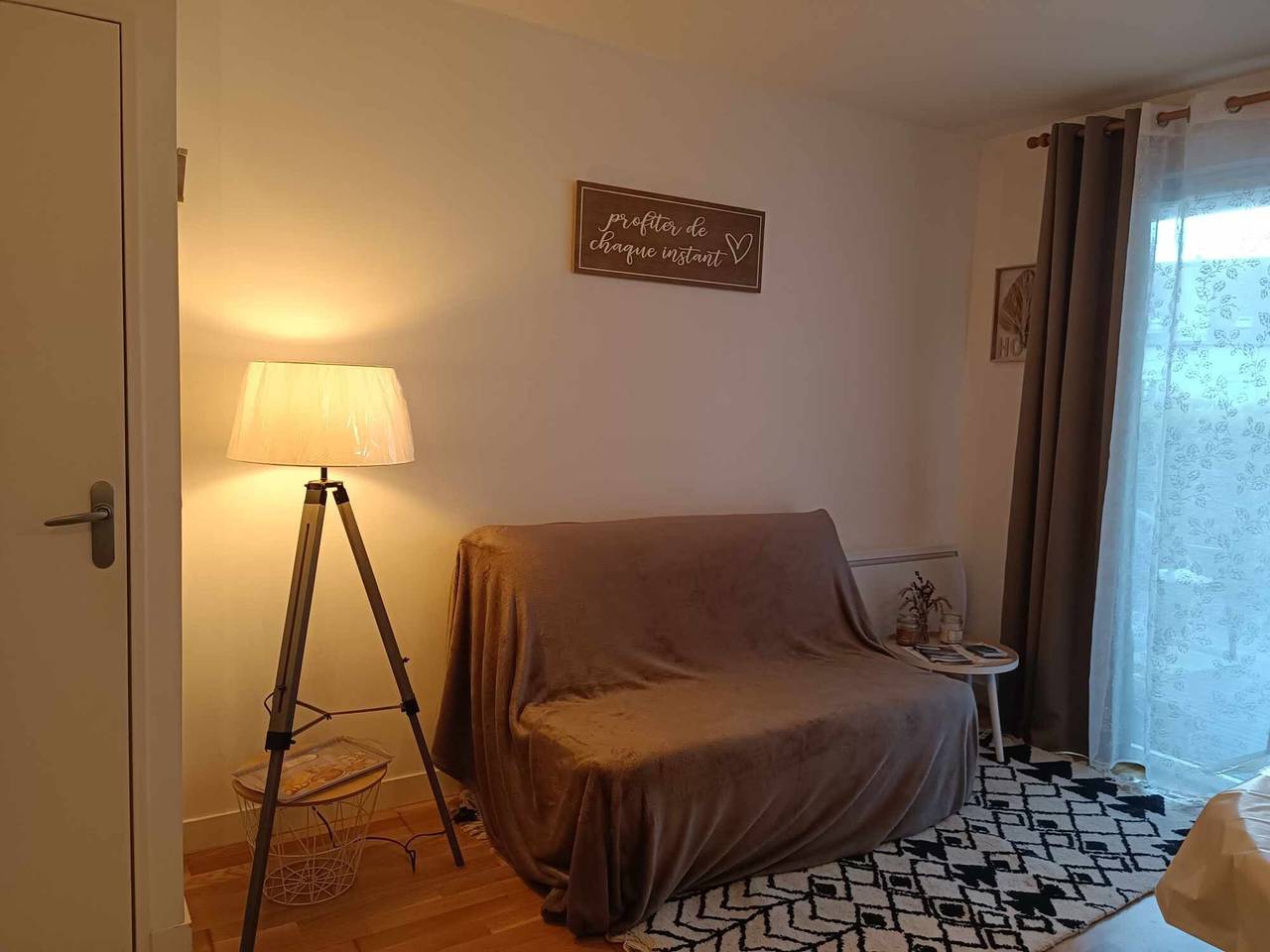 Entire apartment, Holiday Home “Séjour à Quimperlé” with Private Terrace, Garden & Wi-Fi in Quimperlé, Quimper region