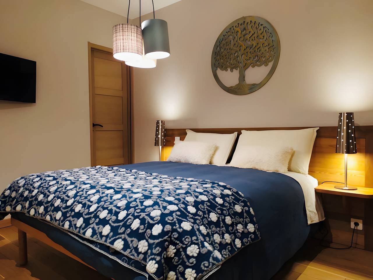 Bed and Breakfast 'La Baïta De La Foux - Chambre 4' with Mountain View, Shared Terrace and Wi-Fi in La Foux d'Allos, Allos