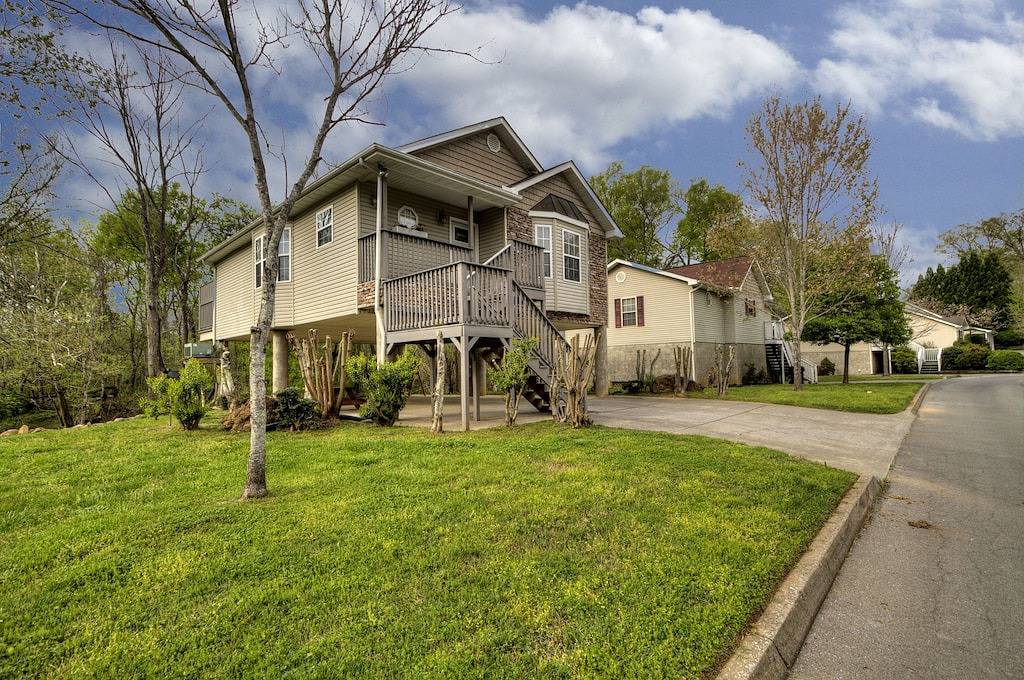 Wasser mit Whirlpool, Grill, Picknick-Tisch und Fischen-W 2 King Master-Suiten in Pigeon Forge, Sevier County