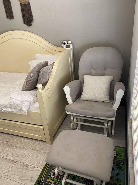 Vacation rental for 6 people, with hot tub and yard, with pets in Lake County