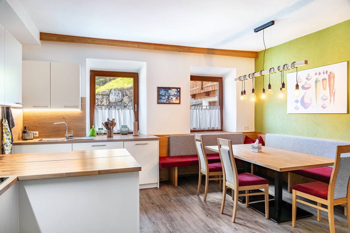 Ferienhaus 'A Nett’s Nest' mit Bergblick, Gemeinschaftsterrasse und Wlan in Hainzenberg, Zillertaler Alpen