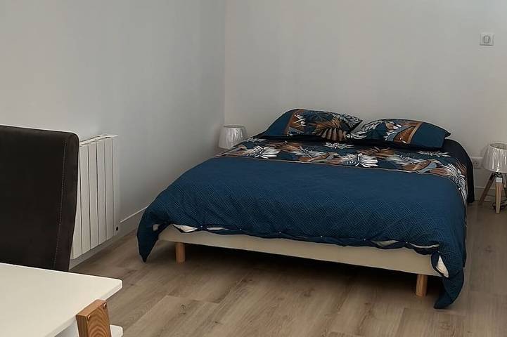 Entire apartment, Apartment with a view of the tree canopy, 50 meters from the lake - Hourtin Harbor in Hourtin, Médoc Regional Natural Park