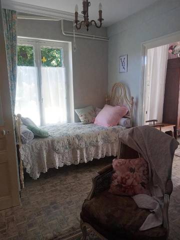 Gîte pour 3 personnes, avec terrasse et jardin dans Beaurepaire