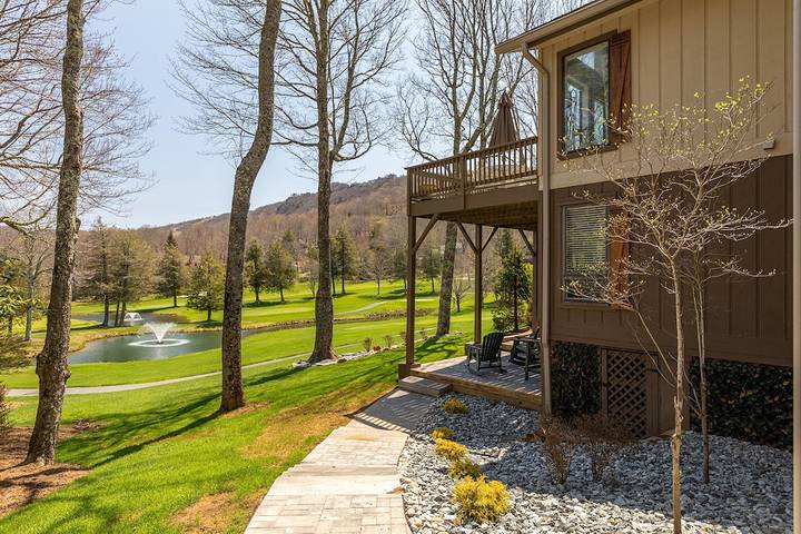 Vacation rental for 12 people, with hot tub and terrace in Beech Mountain