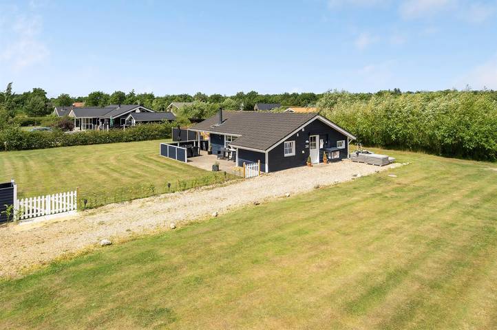 Vakantiehuis voor 6 personen, with sauna and whirlpool as well as terras in Bork Havn