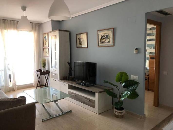 Apartamento para 5 personas, con Balcón y Terraza además de Jardín y Piscina en Torrenostra