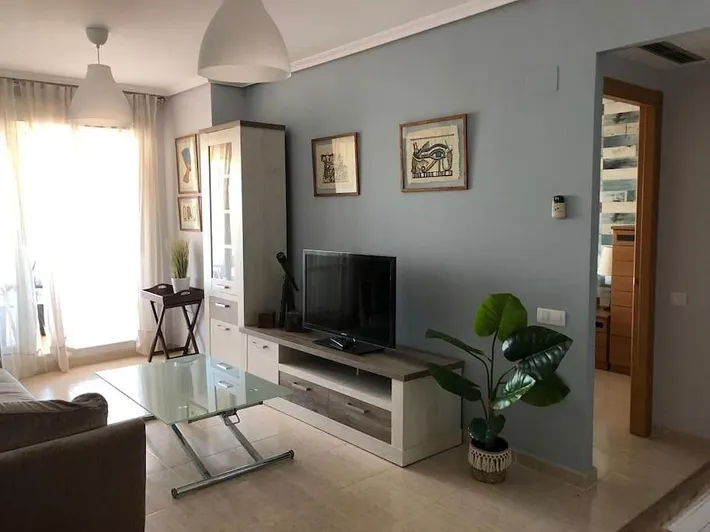 Apartamento de vacaciones para 5 personas, con vistas además de piscina y jardín - 1