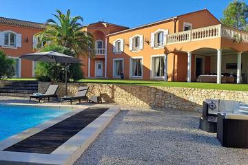 Location de vacances pour 6 personnes, avec jardin et balcon, animaux acceptés à Cannes-et-Clairan