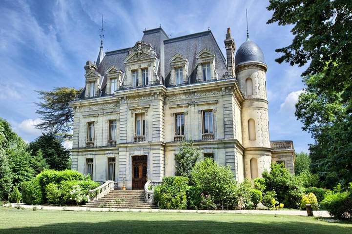 Maison d’hôte pour 3 personnes, avec vue et terrasse ainsi que jardin et piscine, animaux acceptés à Barsac