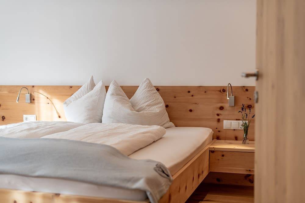 Ganze Wohnung, Moosbichlerhof Apartment 95 qm, 2 Schlafzimmer,2 Bäder, Pool, Meran Card. in Marling, Ortleralpen