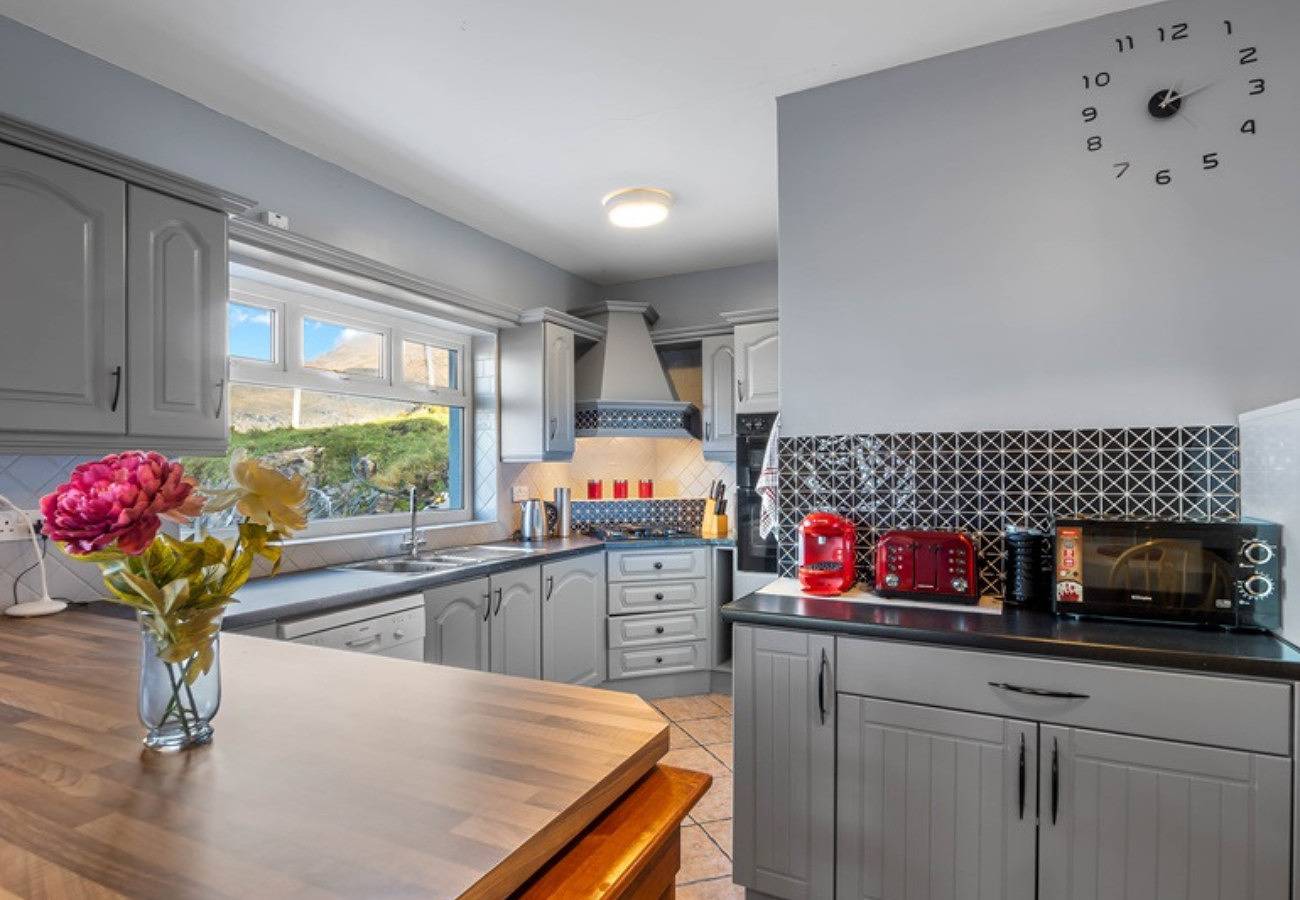 Glassillaun Beach House in Cushkillary ED, Connemara