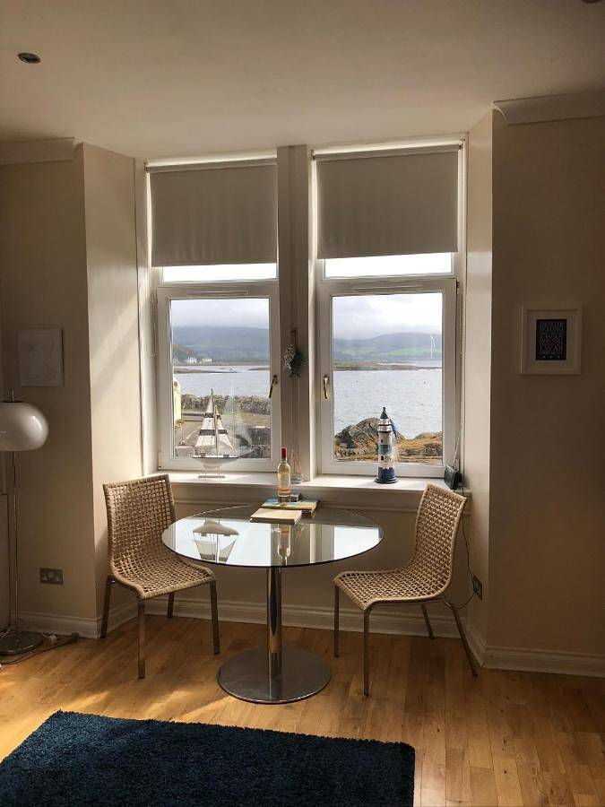 Entire apartment, Two-Bedroom Apartment in Millport, Firth Of Clyde