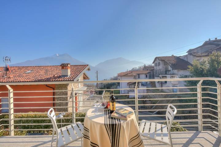 Ferienwohnung für 4 Personen, mit Seeblick und Pool sowie Terrasse, kinderfreundlich in Pianello del Lario - 2