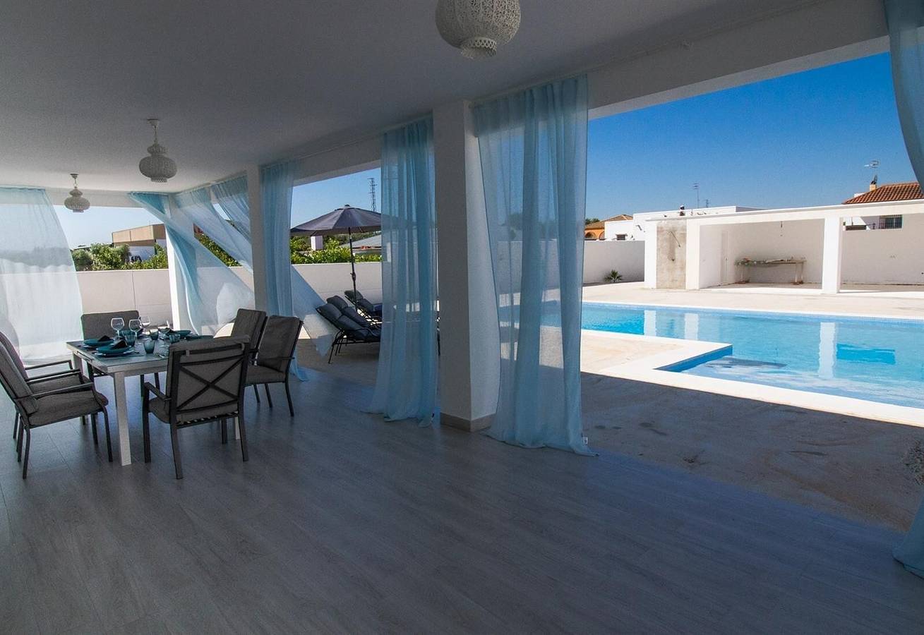 Casa Rural "Villa Myj" con piscina, jardín, terraza y Wi-Fi in Marchena, Provincia de Sevilla