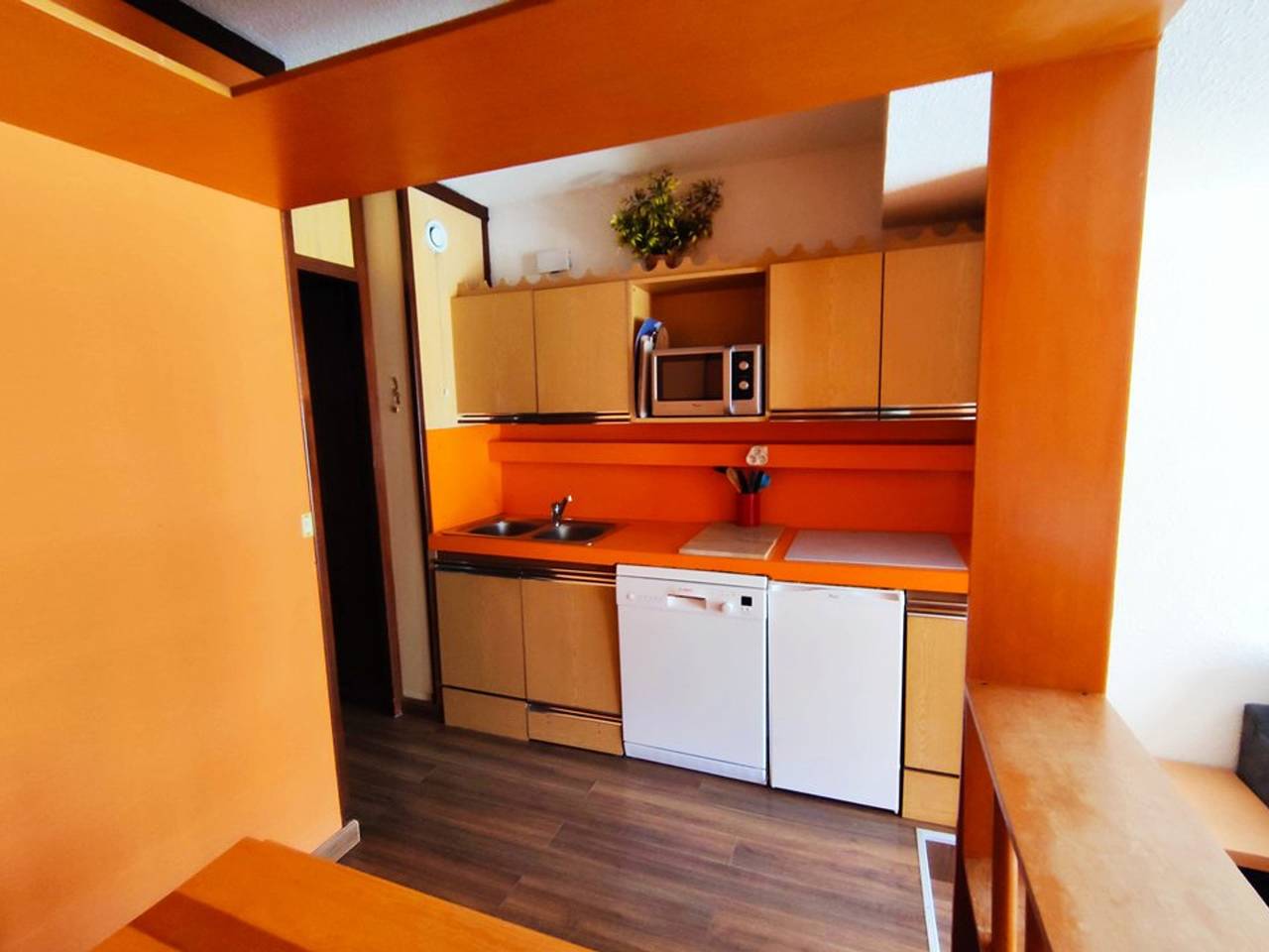 Appartement entier, Appartement 3 chambres au pied des pistes avec garage et Wi-Fi in Isola 2000, Isola