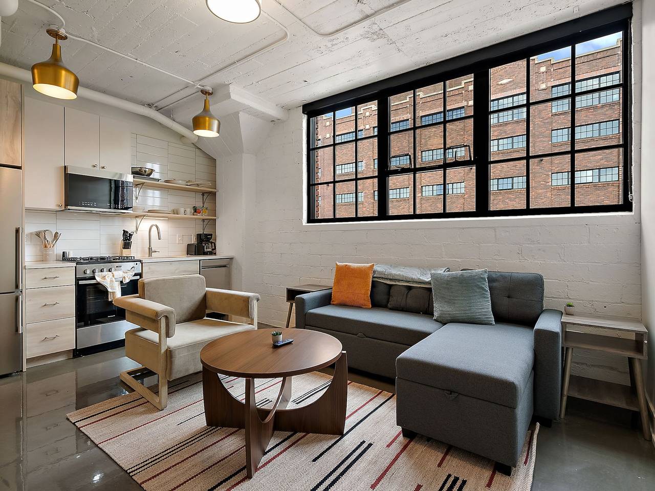 Entire apartment, Cozysuites Nlg with pool  bowling alley  sauna  34 in Minneapolis, Twin Cities
