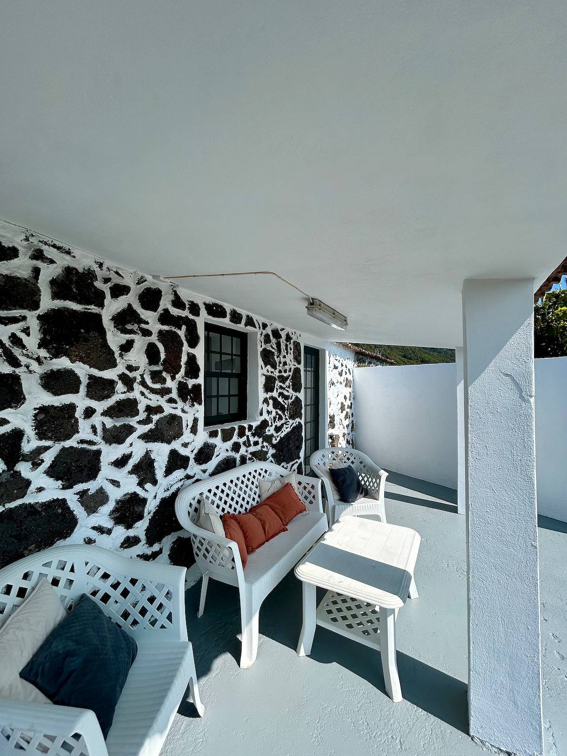 Villa 'Casa Ponta Do Biscoito' with Sea View, Private Garden and Wi-Fi in Lajes do Pico, Island Pico