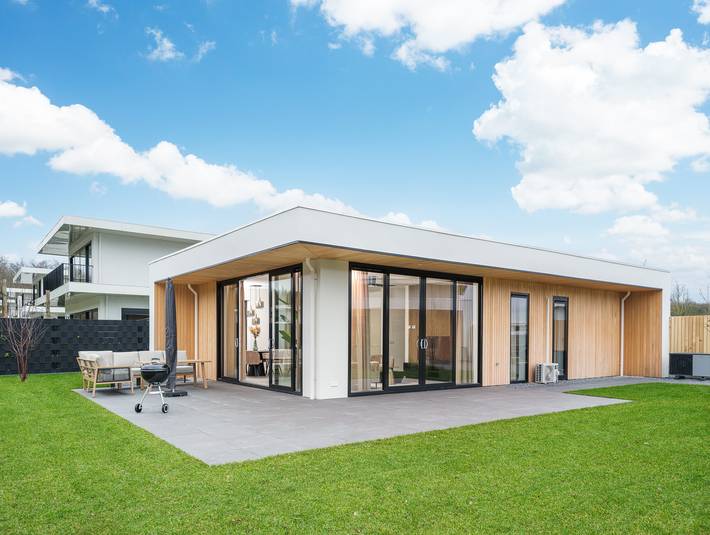 Vakantiehuis voor 4 personen, with tuin and terras as well as uitzicht op het meer aan het Veluwemeer