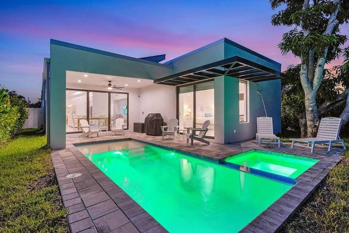 Holiday home for 8 people, with garden and pool as well as balcony and hot tub - 1