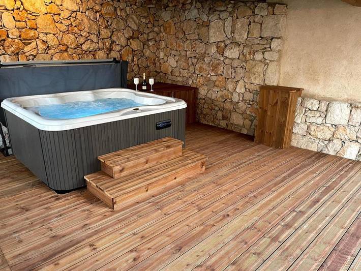 Maison d’hôte pour 2 personnes, avec Jacuzzi et Terrasse ainsi que Jardin et Piscine à Tourrettes-sur-Loup