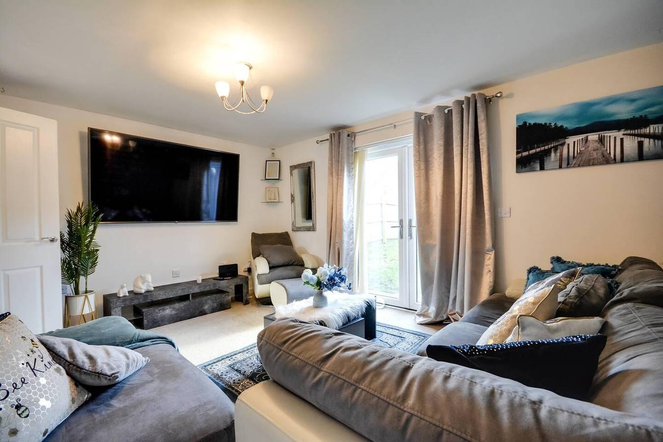 Runcorn - House - Sleeps 6 - Parking - Garden in Halton
