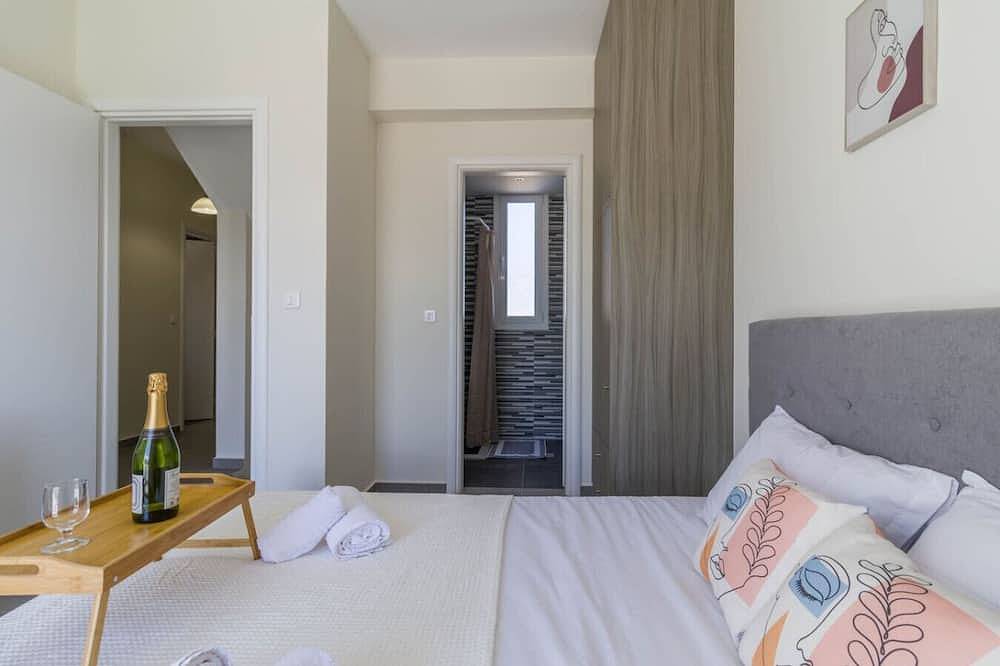 Enchanted Sunlit Villa Retreat in Korinthia