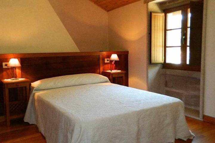 Ganze Wohnung, Natursteinhaus für 12 Personen mit Grundstück in Outes, Rías Baixas