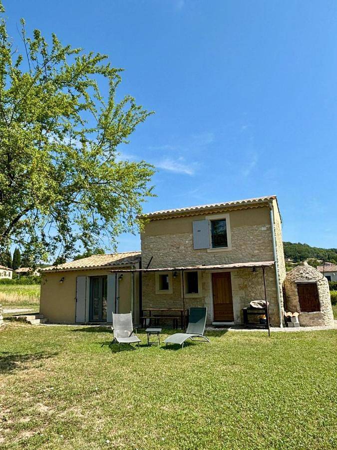Location de vacances pour 4 personnes, avec terrasse et jardin ainsi que vue et piscine à Mane - 2