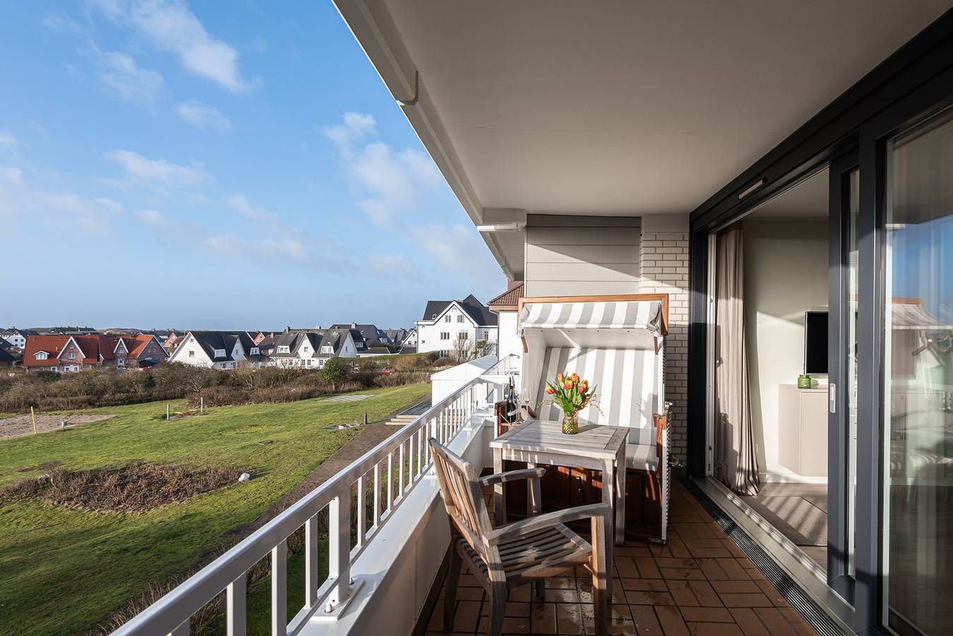 Ganze Wohnung, Moderne 2-Zimmer Ferienwohnung mit schönem Balkon auf ca. 65 m² für 2 Personen in Wenningstedt, Sylt