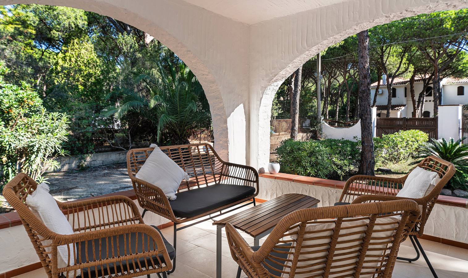 Villa 'Lantana' mit privater Terrasse, Wlan und Klimaanlage in Santa Margherita di Pula, Pula und Umgebung