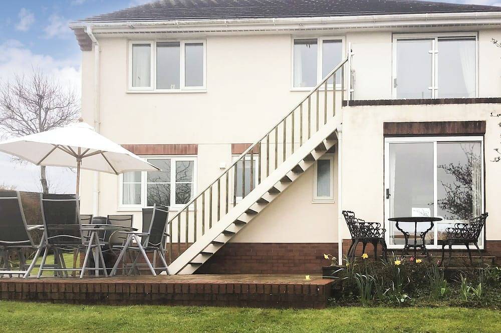 Located within a mile of Bideford Quay and 4 miles from Westward Ho. in Bideford, Devon
