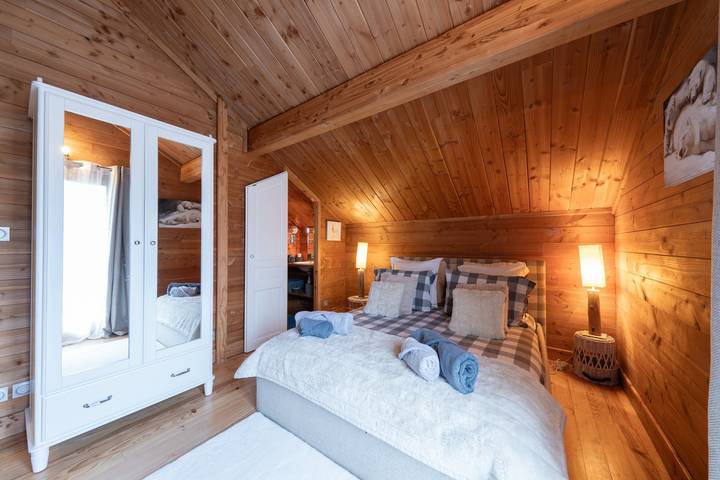 Guest Room 'Chambre Izoard at the Datcha' with Mountain View, Private Terrace and Wi-Fi in Briançon, Serre Chevalier