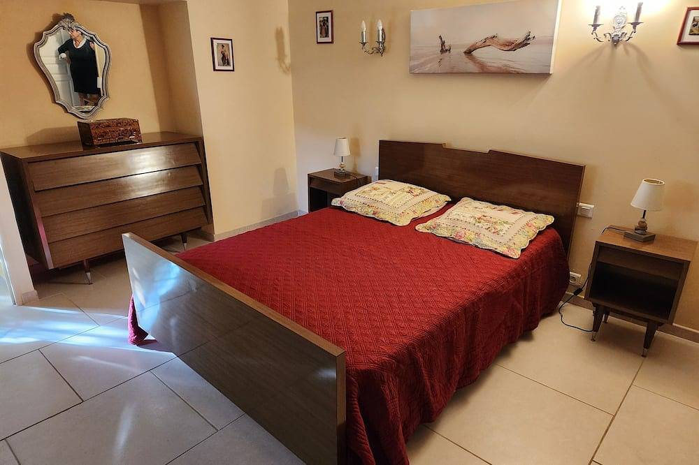 Ganze Wohnung, Schöne, helle 75m²-Wohnung mit Garten eingezäunt in Arles, Mittelmeerküste (Frankreich)