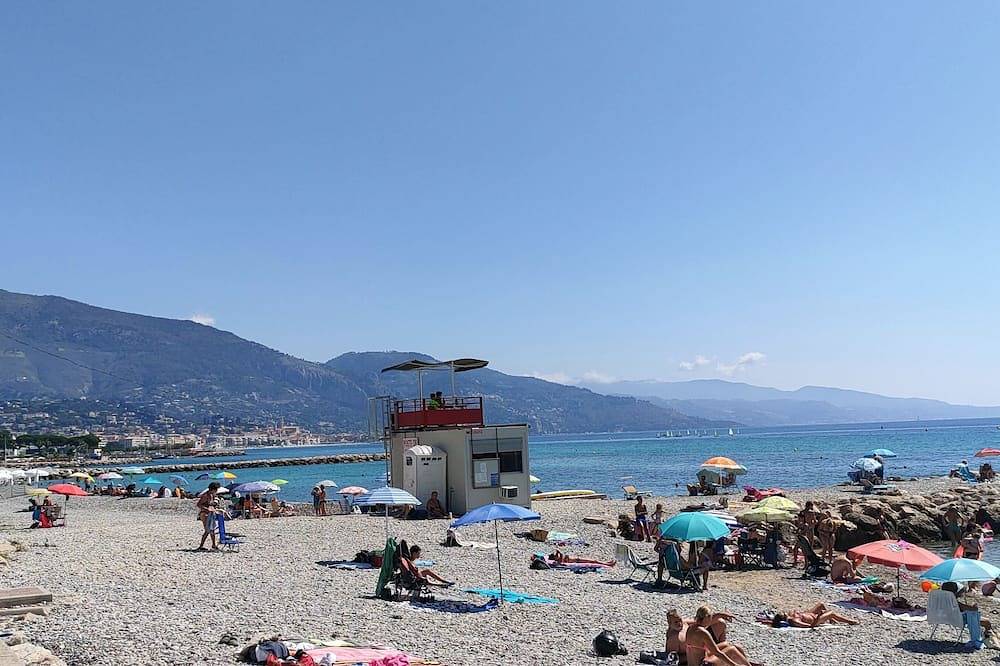 Appartement entier, Studio clair, wifi, parking, piscine, plage in Roquebrune-Cap-Martin, Côte méditerranéenne (France)