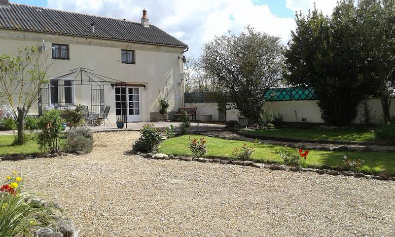 Gîte pour 5 personnes, avec piscine ainsi que terrasse et jardin à Montreuil-Bellay - 2
