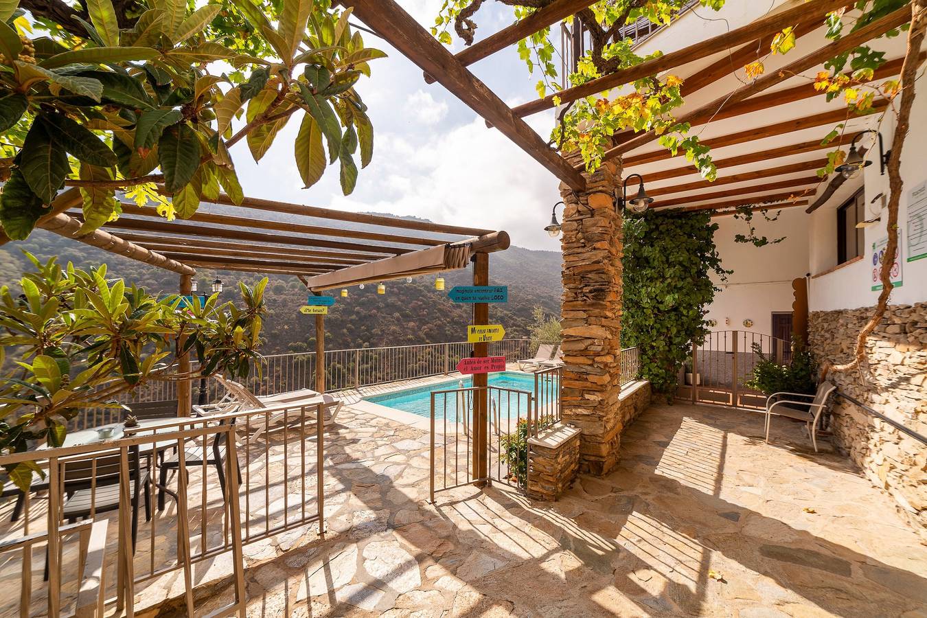 Maison de campagne "Picachico" avec vue sur la montagne, Wi-Fi et climatisation in Laroya, Province d'Almería