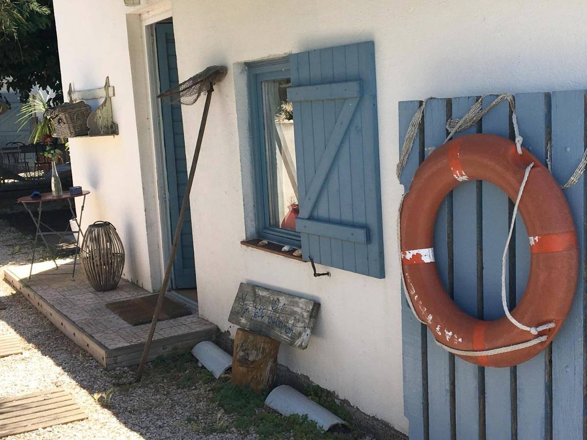 Cabanon de pêcheur en bord de lagune in Sète, Côte méditerranéenne (France)