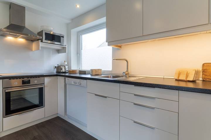Ganze Wohnung, Große 4-Zimmererdgeschosswohnung im Ortsteil Ording in Deichnähe in St. Peter-Ording, Eiderstedt