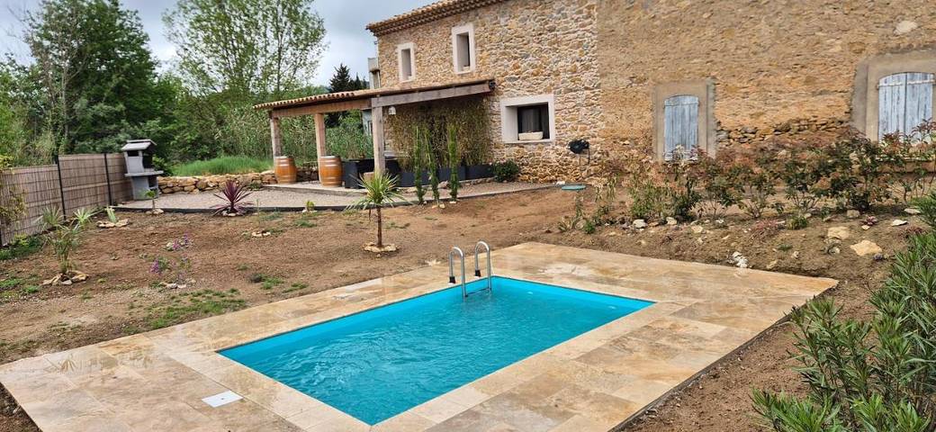 Location de vacances pour 8 personnes, avec piscine et jardin à Tournissan