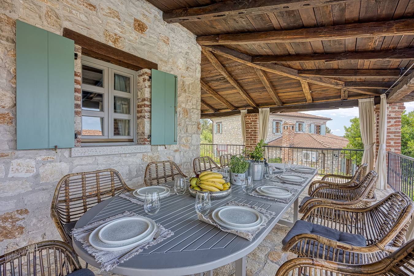 Vila Amyra With Pool in Sveti Lovreč Pazenatički, Centraal Istrië
