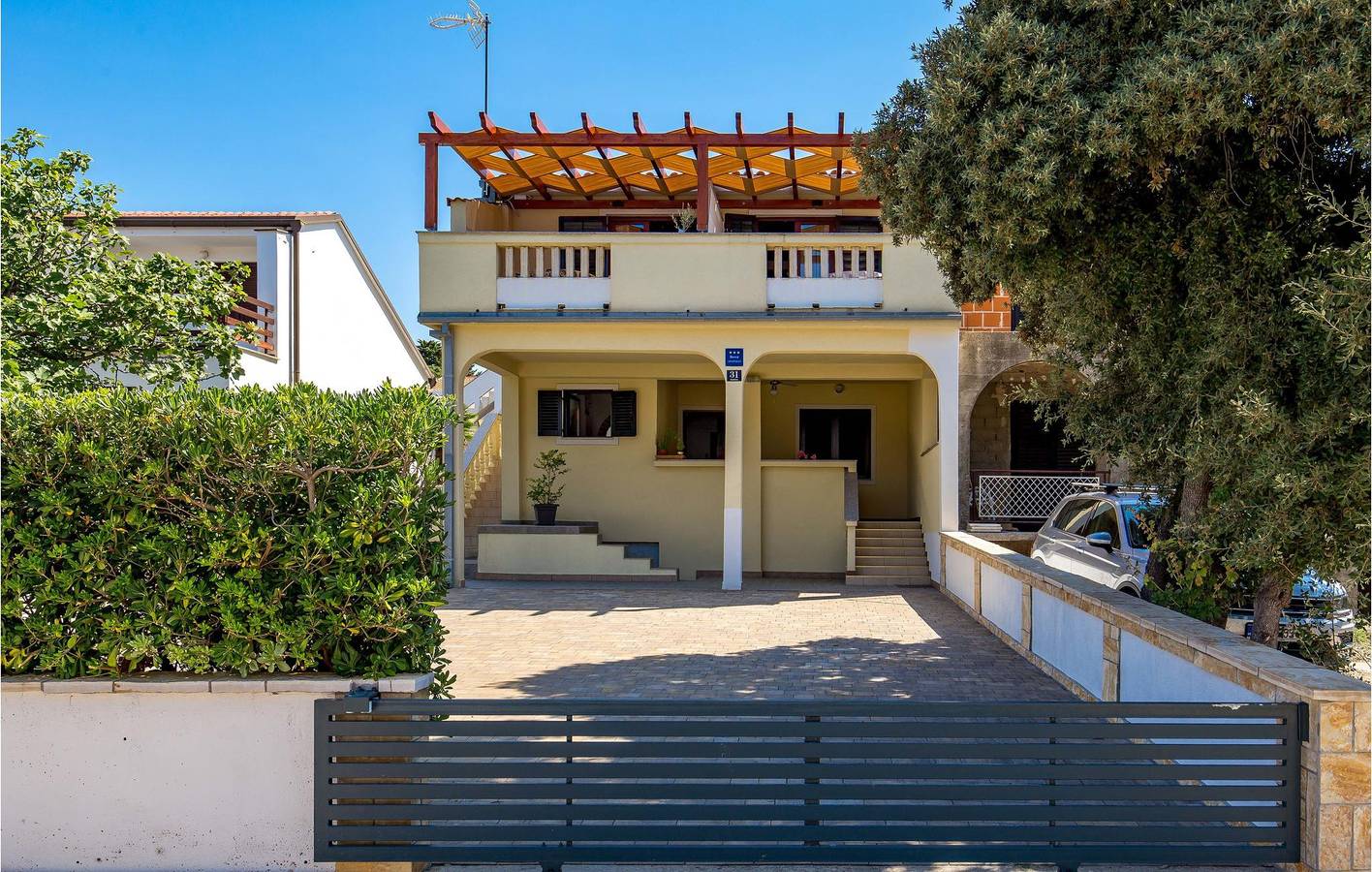 Ganze Ferienwohnung, Ferienwohnung mit Meerblick, Terrasse, Küche und WLAN in der Nähe von Mandre in Mandre, Pag