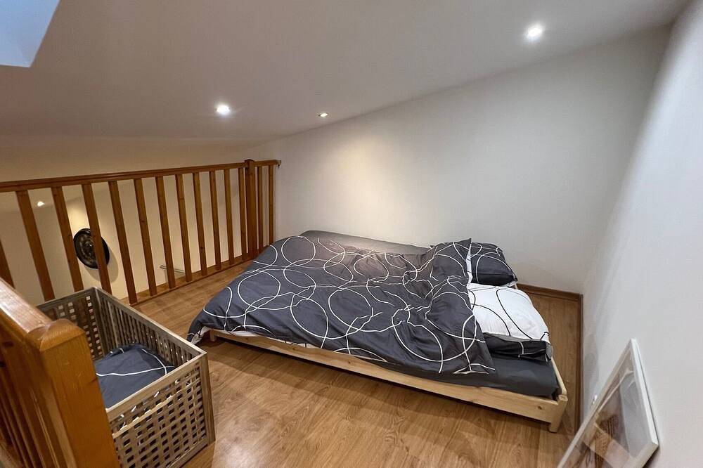 Entire apartment, Duplex T4 60m² rooftop terrace in Pierrelatte, Nyons region