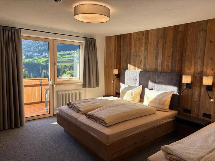 Hotel für 4 Personen, mit Terrasse und Garten sowie Ausblick in Oberperfuss - 2