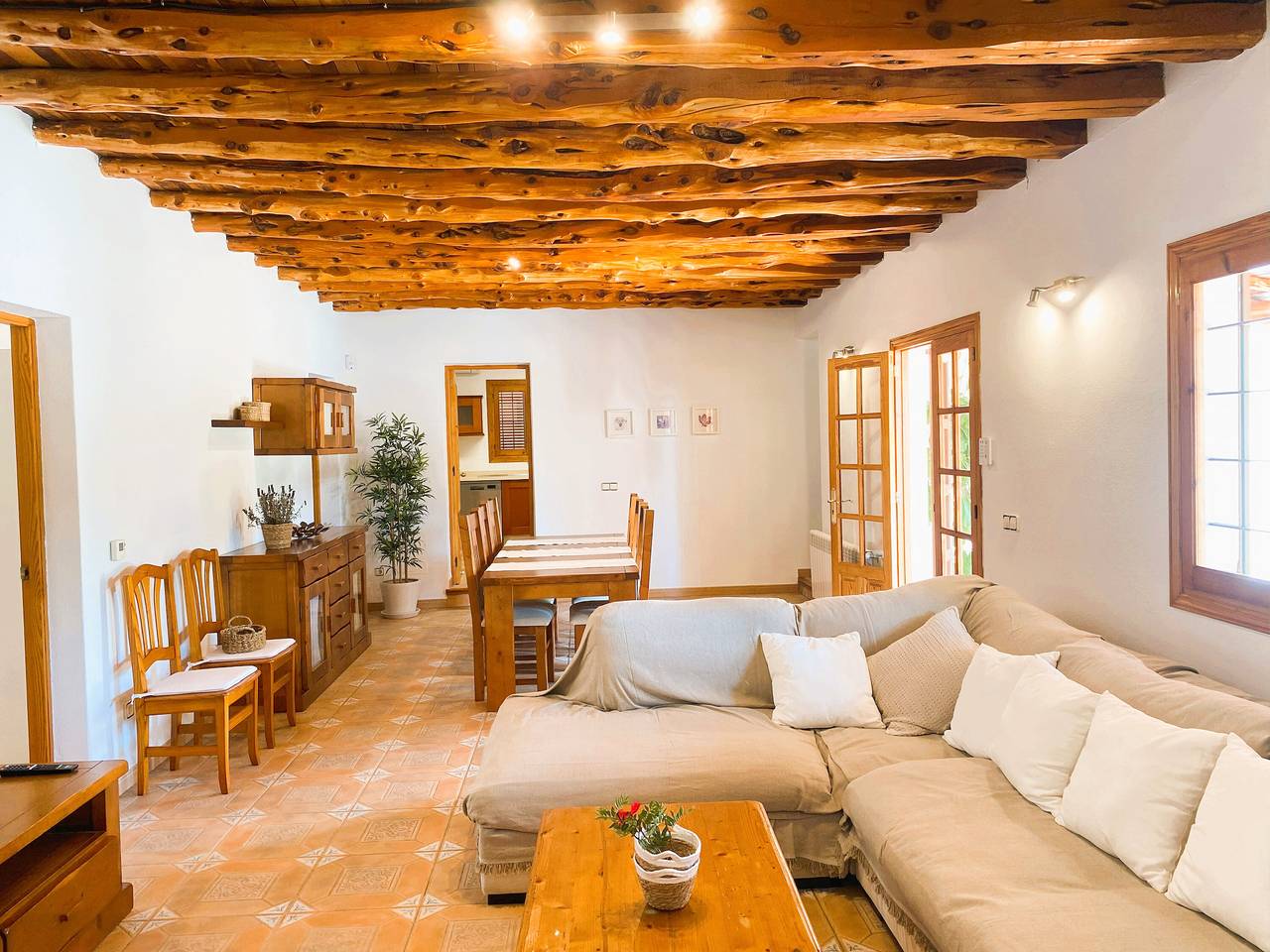Maison de campagne 'Tarida' avec vue sur la mer, piscine privée et climatisation in Cala Tarida, Sant Josep de sa Talaia